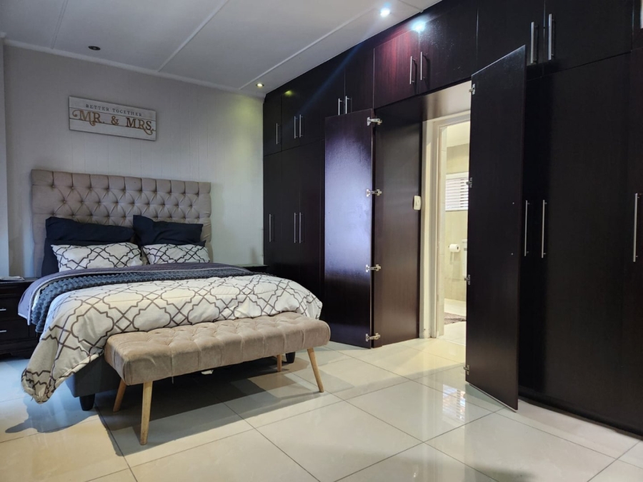 5 Bedroom Property for Sale in Bodorp Western Cape